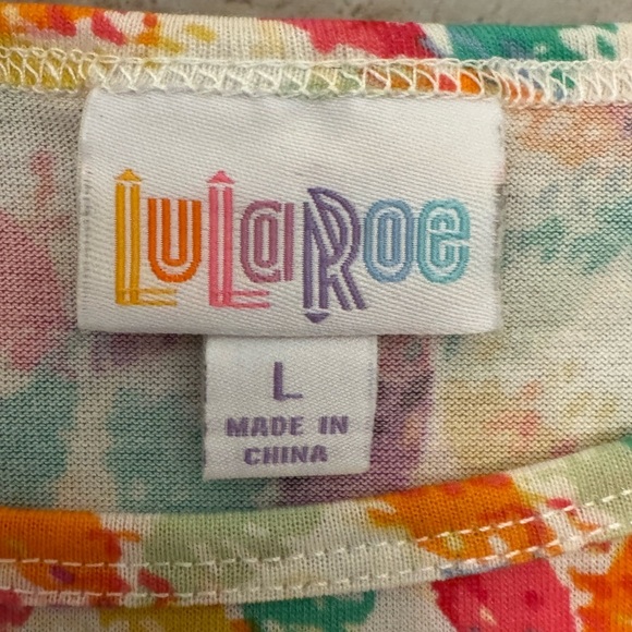 LuLaRoe Geometric Print Top Size Large - Picture 5 of 6